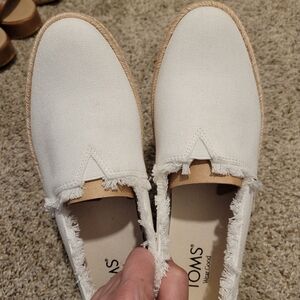 TOMS Women's White Canvas Shoes